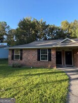 302 Admiral's Walk Dr in St. Marys, GA - Building Photo