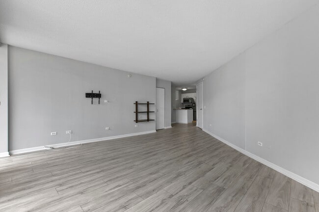 545 N Dearborn St, Unit 1305 in Chicago, IL - Building Photo - Building Photo