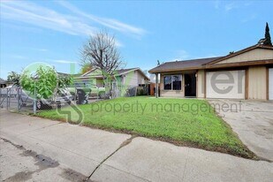 7331 Florinda Way in Sacramento, CA - Building Photo