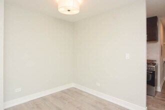 450 W Barry, Unit 514 in Chicago, IL - Building Photo - Building Photo