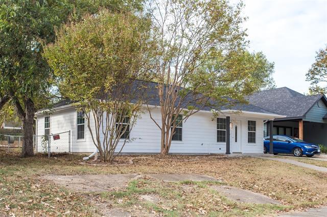 404 W Day St in Denison, TX - Building Photo