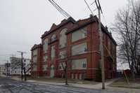 Chateau Anne in Central Falls, RI - Foto de edificio - Building Photo