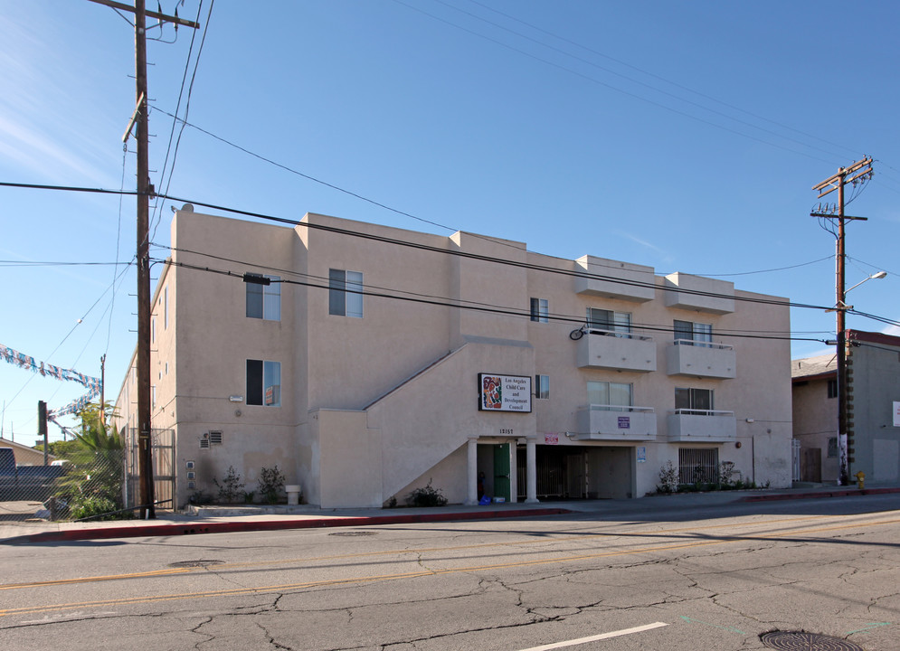 Harbour Community in Sylmar, CA - Building Photo