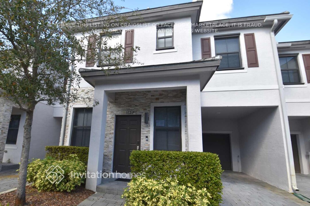 1627 SW 29th St in Fort Lauderdale, FL - Foto de edificio