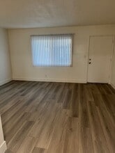 4011 W. 129th Street in Hawthorne, CA - Foto de edificio - Interior Photo