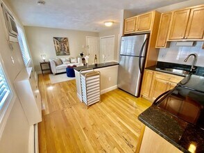 7 Mortimer Pl, Unit 7 in Somerville, MA - Building Photo - Building Photo