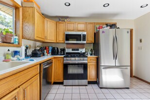 27 Murray Hill Rd, Unit 2 in Cambridge, MA - Building Photo