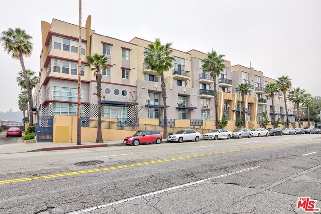 360 W Avenue 26, Unit 418 in Los Angeles, CA - Building Photo - Building Photo