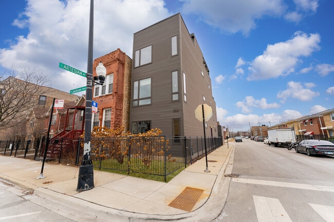 property at 2437 W Jackson Blvd