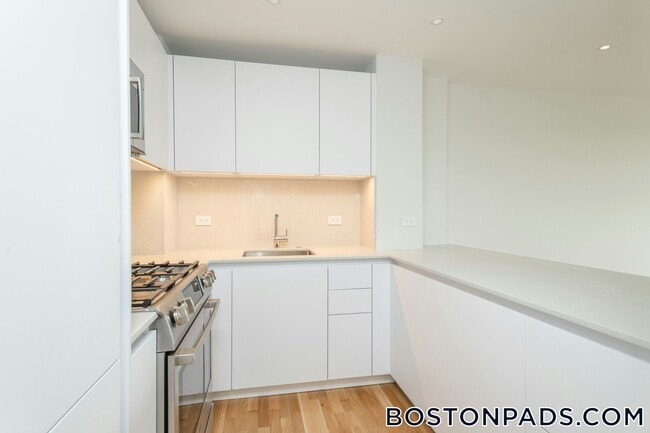 1410 Columbia Rd, Unit 9K in Boston, MA - Building Photo - Building Photo