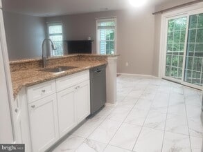 5032 Beech Ct in Monmouth Junction, NJ - Building Photo - Building Photo