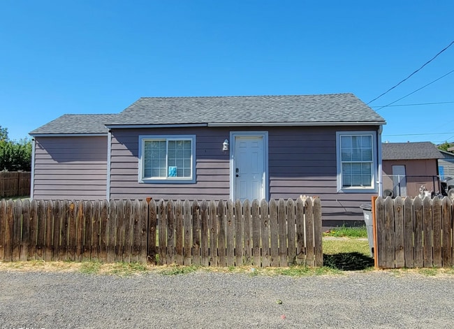 property at 713 Reeves Ct