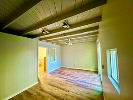 1226 Middlefield Rd in Palo Alto, CA - Building Photo