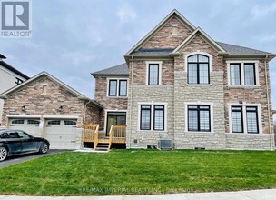 135 McCague Ave. in Richmond Hill, ON - Building Photo - Building Photo