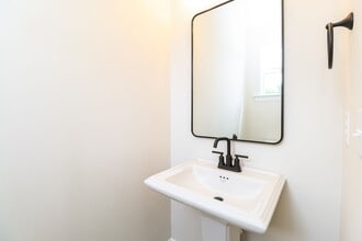 542 Beatties Ford Rd in Charlotte, NC - Building Photo - Building Photo