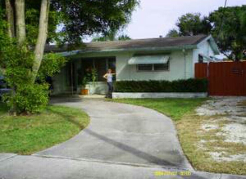 4700 SW 43rd Ave in Fort Lauderdale, FL - Building Photo