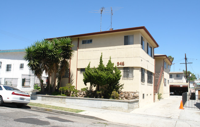 946 S Kingsley Dr in Los Angeles, CA - Foto de edificio - Building Photo