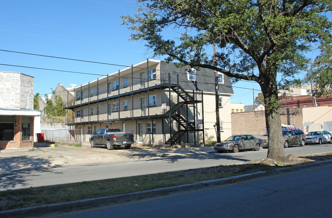 1417 Annunciation St in New Orleans, LA - Building Photo