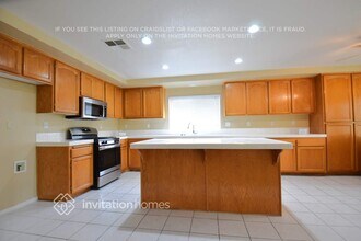 6252 Sunset Canyon Ct, Unit 211 in Lancaster, CA - Building Photo - Building Photo