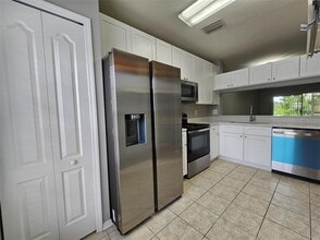 2456 Lake Woodberry Cir in Brandon, FL - Building Photo - Building Photo