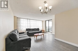 45-545 Sunrise Ave in Toronto, ON - Building Photo - Building Photo