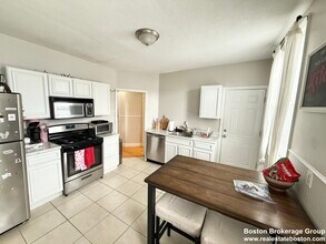 17 Sachem St, Unit #3 in Boston, MA - Building Photo - Building Photo