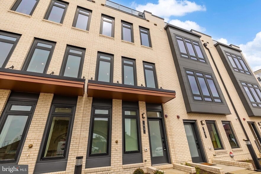 2608 Olmsted Ct NW in Washington, DC - Foto de edificio