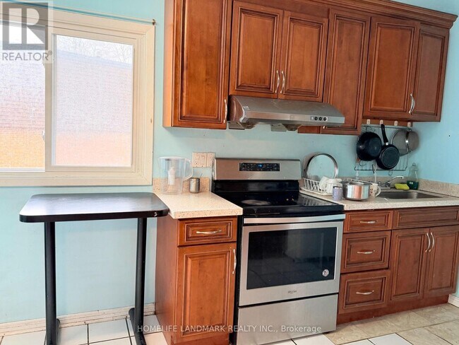 258 Sprucewood Ct in Toronto, ON - Building Photo - Building Photo