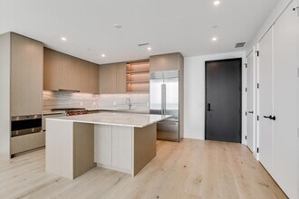 610 Davis St, Unit 3502 in Austin, TX - Building Photo - Building Photo