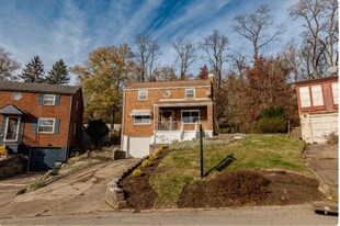 3203 Hebron Dr in Pittsburgh, PA - Building Photo