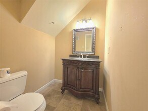 7663 Cambridge St in Houston, TX - Building Photo - Building Photo