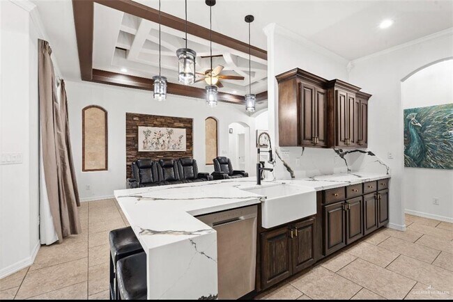 21 N Loretta Lynn Dr in Edinburg, TX - Building Photo - Building Photo