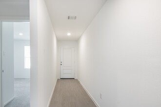 25653 Rose Creek Dr in Cleveland, TX - Building Photo - Building Photo