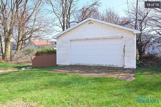 2249 Avondale Ave in Toledo, OH - Foto de edificio - Building Photo
