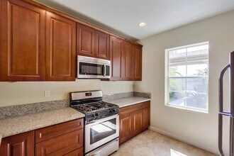 1201 Trapani Cove in Chula Vista, CA - Building Photo - Building Photo
