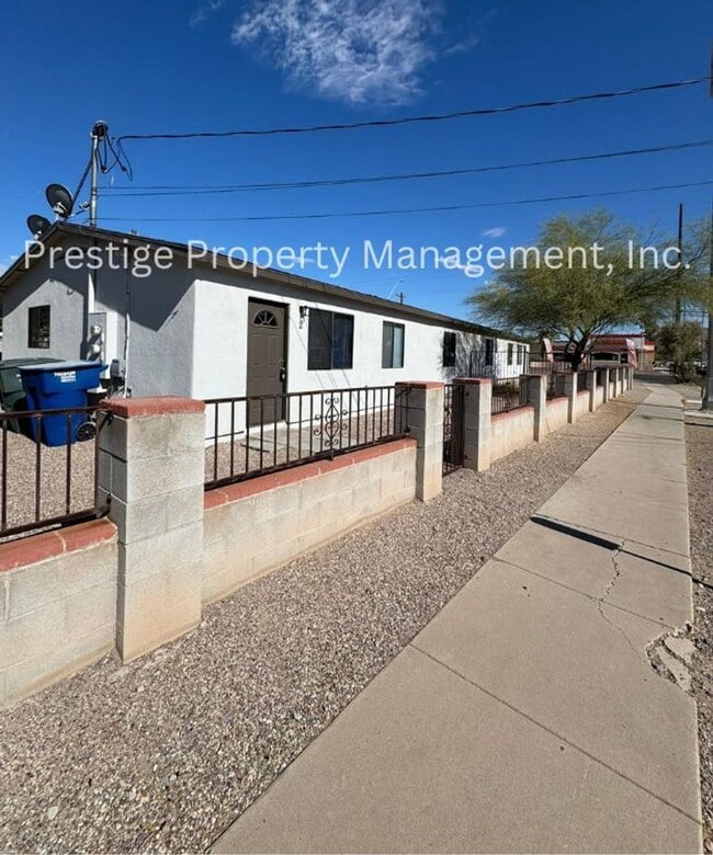 property at 500 N Melrose Ave