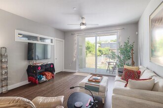 2733 Dulce Ln in Austin, TX - Building Photo - Building Photo