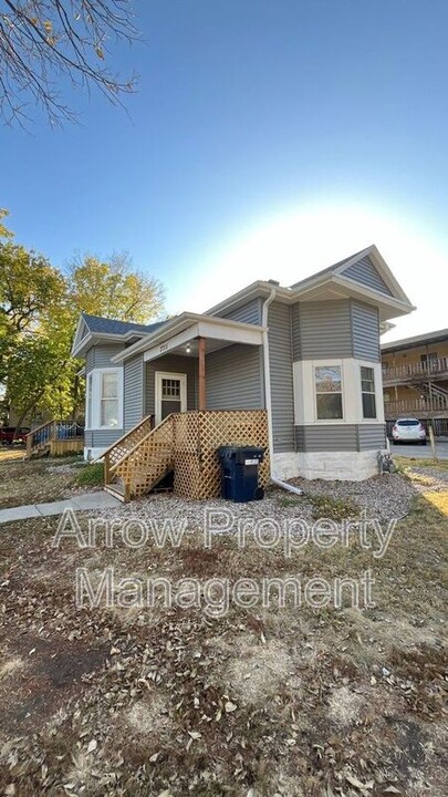 2755 P -1 in Lincoln, NE - Foto de edificio