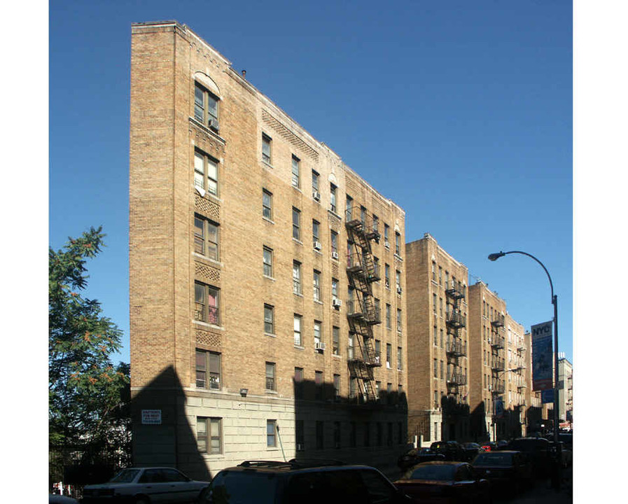 731 Gerard Ave in Bronx, NY - Building Photo