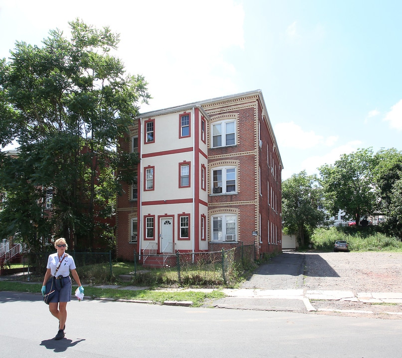 42 Silver St in New Britain, CT - Building Photo