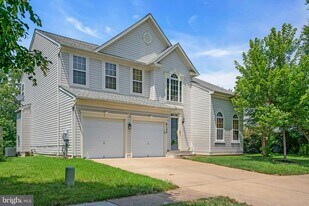 8142 Tenbrook Dr in Gainesville, VA - Building Photo