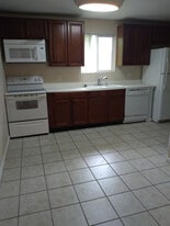 211 N Greenbriar Rd in Carterville, IL - Building Photo