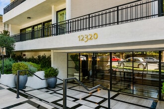 12320 Montana in Los Angeles, CA - Building Photo - Building Photo