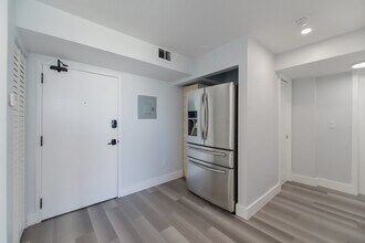 1800 NW 24th Ave, Unit 712 in Miami, FL - Foto de edificio - Building Photo