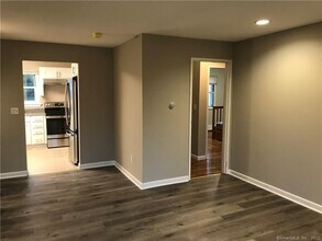 470 Oak Ave in Cheshire, CT - Building Photo - Building Photo
