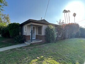 13900 Burbank Blvd in Sherman Oaks, CA - Building Photo