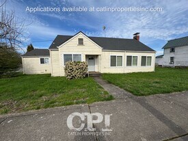 532 Davidson Avenue in Woodland, WA - Building Photo