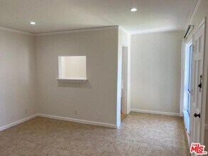 5784 Corbett St in Los Angeles, CA - Foto de edificio - Building Photo