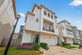 2013 Kirby Landing Dr in Houston, TX - Foto de edificio - Building Photo