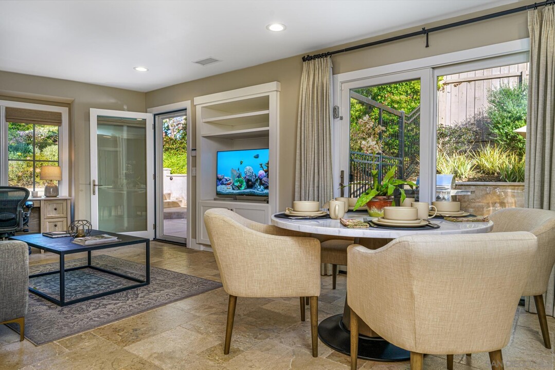 6105 El Romero in Rancho Santa Fe, CA - Building Photo